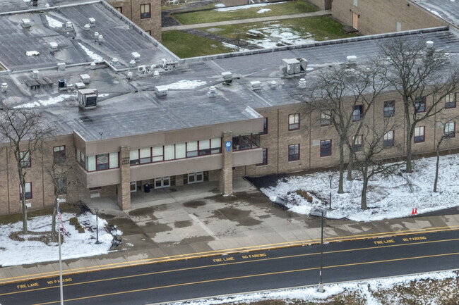 Carson Middle School has a student-teacher ratio of 12 to 1.