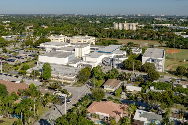 Bird's eye view of Fort Lauderdale High School in Fort Lauderdale, FL.