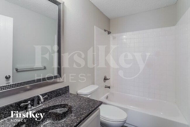 5705 Addington Dr, Fort Worth, TX 76135 - photo 7