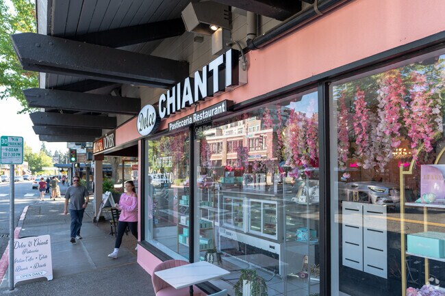 Discover the diverse restaurant and shopping scene in Downtown Kirkland near Moss Bay.