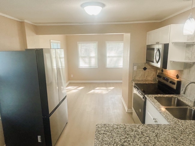 720 E Harbor Dr S, Saint Petersburg, FL 33705 - photo 5