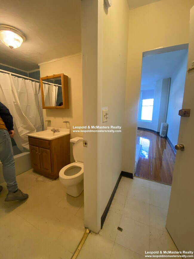 1114 Commonwealth Ave unit 4, Allston, MA 02134 - photo 6