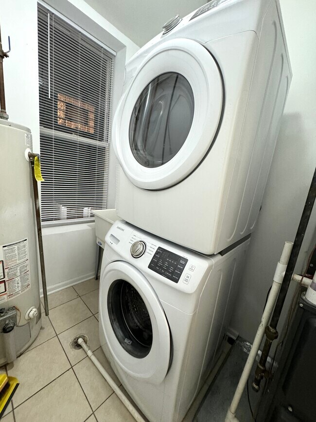 240 W 24th St unit 2R, Chicago, IL 60616 - photo 3