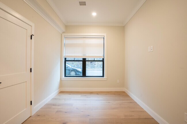 163 Everett St unit 303, Boston, MA 02134 - photo 5