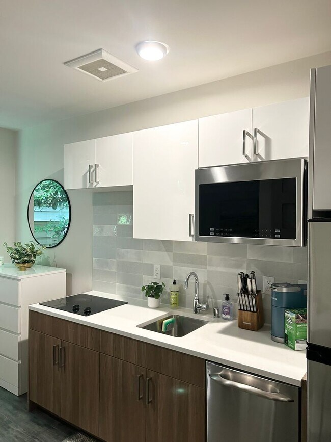 741 Harvard Modern studios with w/d in unit!, Seattle, WA 98102 - photo 2