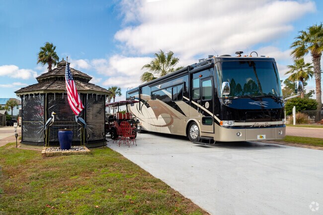 High-end motorcoach resorts are a popular place to live in Orange Beach.