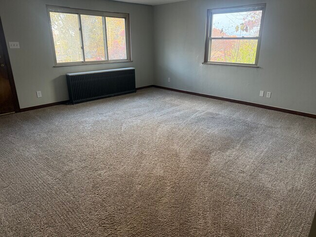 2 Hodgkiss Dr, Mc Kees Rocks, PA 15136 - photo 6