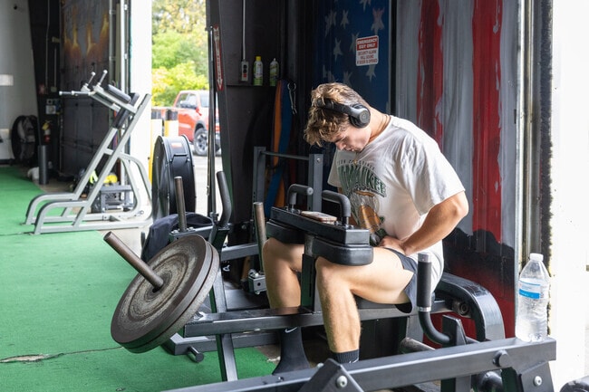 Work on leg day at Midwest Muscle in Lantern-Pearwood-Keller.