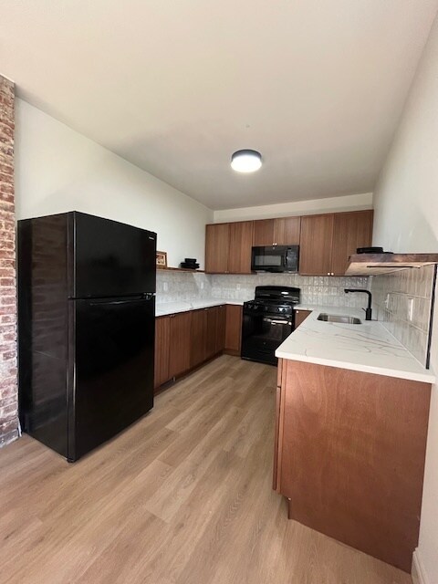 1387 E 43rd St unit UP, Cleveland, OH 44103 - photo 2