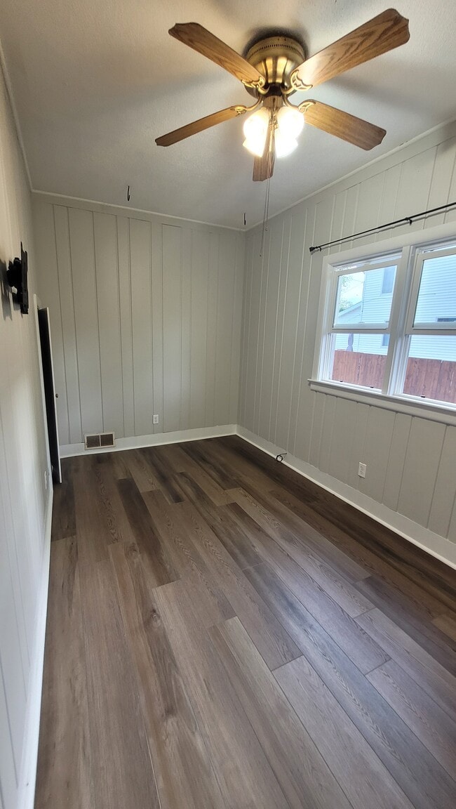 201 14th St unit 2, Winona Lake, IN 46590 - photo 3