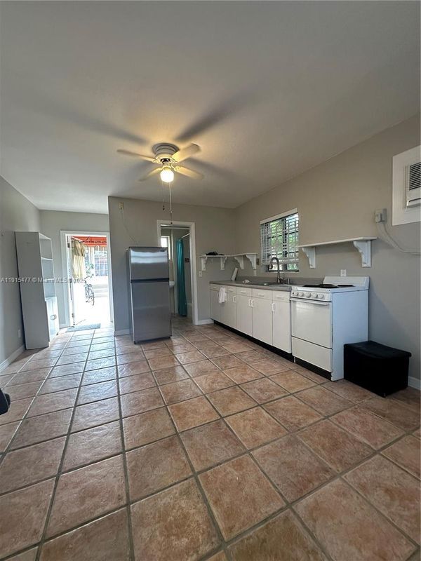 525 29th St, West Palm Beach, FL 33407 - photo 3
