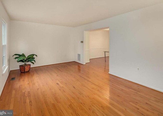 3903 Carroll Ct, Chantilly, VA 20151 - photo 2