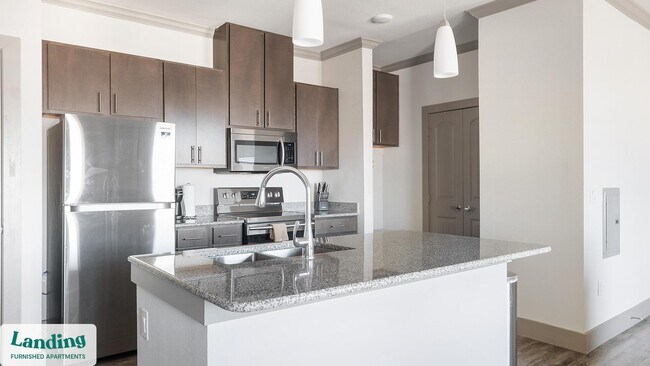 12500 Shadowglen Trace unit 8307, Manor, TX 78653 - photo 5