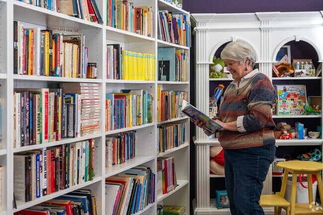 Rabbit Hole Books spread the wonders of reading to Downtown Dayton residents.