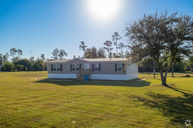 Manufactured homes can be found throughout Blountstown.