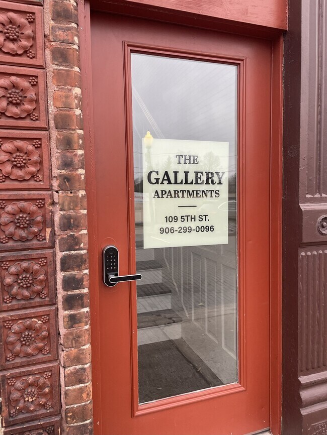 109 5th St, Calumet, MI 49913