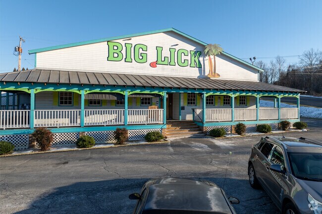 Big Lick is a Montview local favorite for tasty meals.