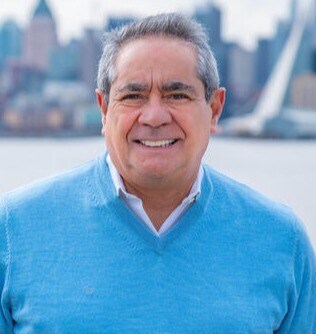 Daniel Solares