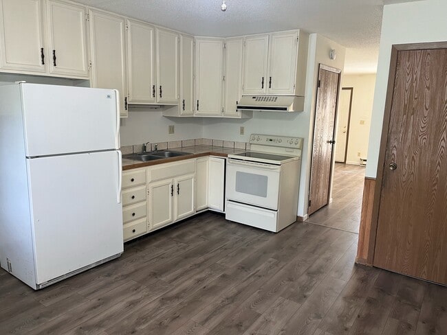 950 12th Ave S, Onalaska, WI 54650 - photo 2