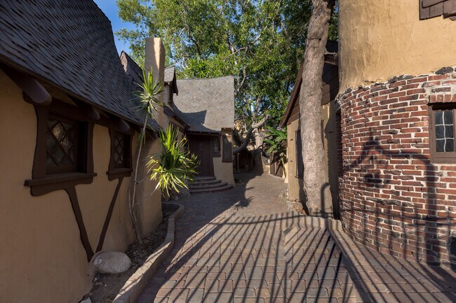 1330 N Formosa Ave unit 1/2, Los Angeles, CA 90046 - photo 4