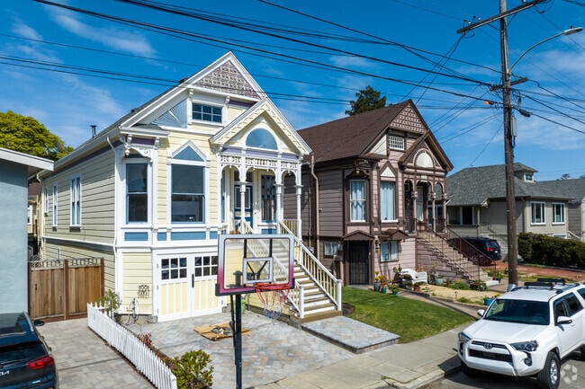 West Alameda is famous for its stunning collection of Victorian homes.