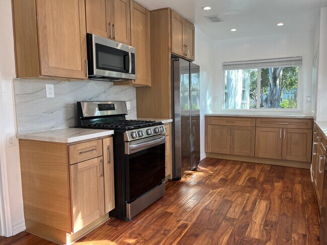 2802 Delaware Ave, Santa Monica, CA 90404 - photo 3