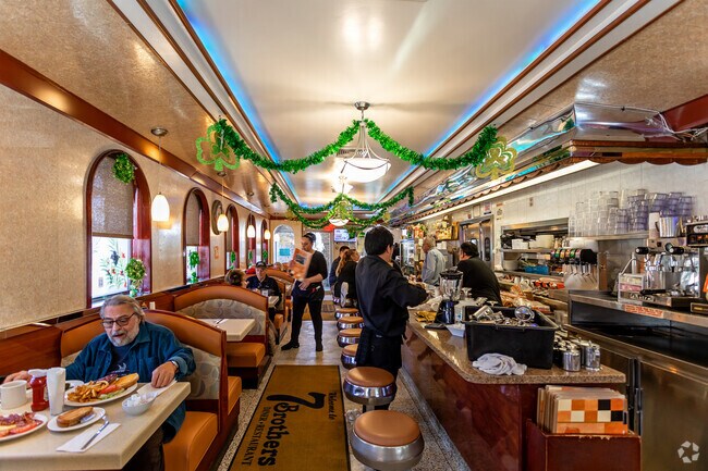 7 Brothers Diner in Homefield is great for a good burger and some crispy fries.