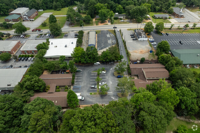 Ample parking can be found at Montessori School of Mauldin.