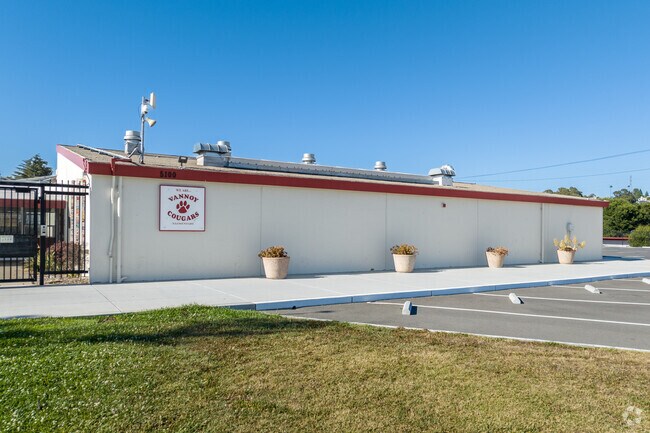 Great Schools rates Vannoy Elementary School at a 7.