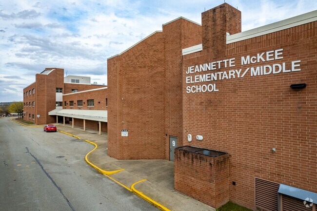 Jeannette McKee Elementary/Middle prepairs the young minds of Jeannette for the future.