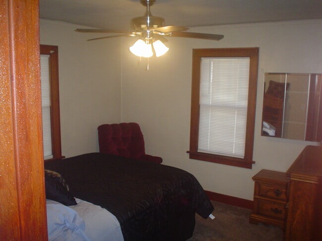 2nd bedroom