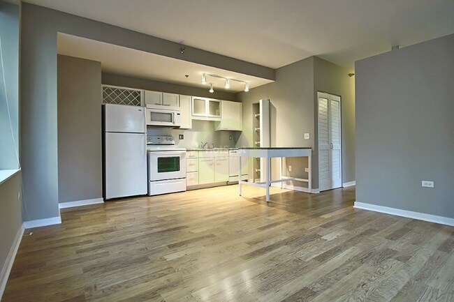 172 W Randolph St unit 1806, Chicago, IL 60601 - photo 2