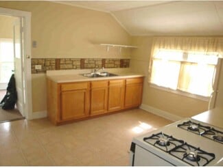 316 N Van Buren St Unit uppr 2, East Dundee, IL 60118
