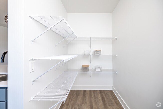 2BR + Den - Pantry