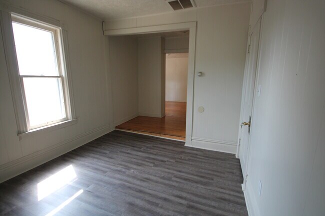 832 W Walnut St, Kalamazoo, MI 49007 - photo 5