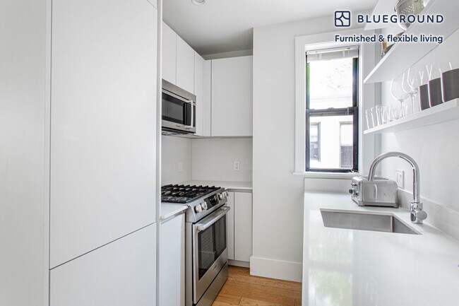 8 Elko St unit FL3-ID396, Boston, MA 02135 - photo 5