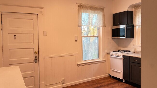 12 Delaware Terrace unit 2nd floor, Albany, NY 12209 - photo 3