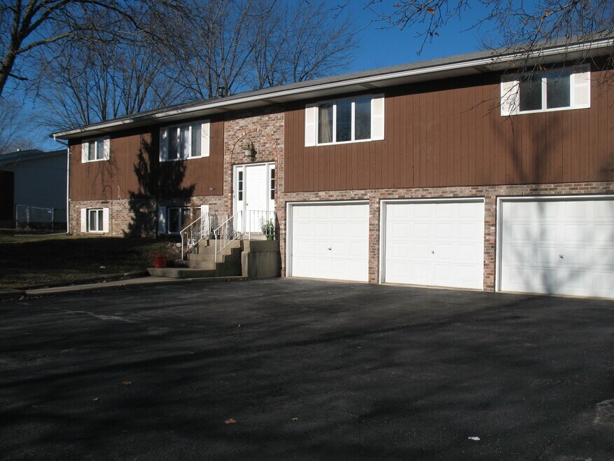 3-Unit Building & Garages