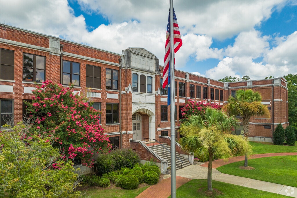 Hand Middle School is a public school in Columbia.