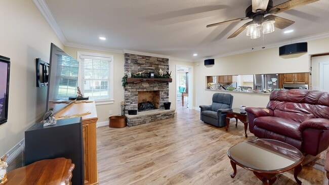 202 Wemberly Dr, Simpsonville, SC 29681 - photo 2