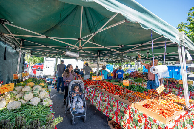 The Farmers' Market at Westfield Oakridge, just minutes from Cahalan, offers fresh local produce year-round.