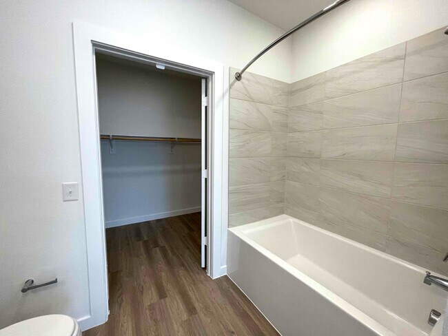 9910 Hill Ln unit 10-102, Manor, TX 78653 - photo 5