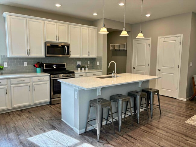 11209 E 25th Dr, Aurora, CO 80010 - photo 2