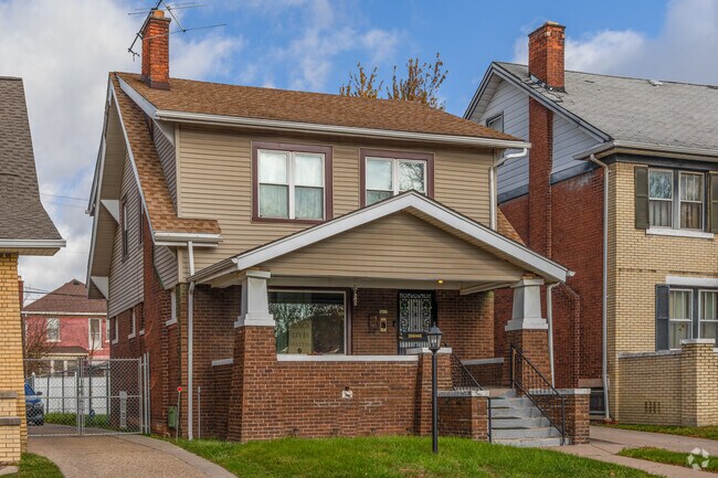 Older four-square style homes are popular in Jamison.