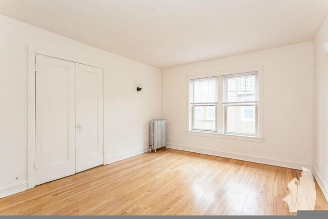 2100 W Ainslie St unit 2100-E2, Chicago, IL 60625 - photo 3