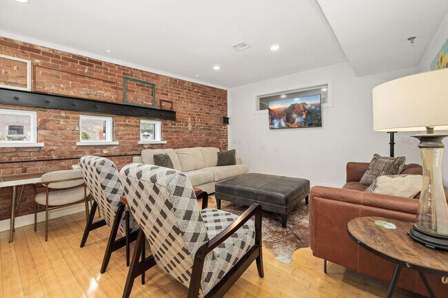 339 N West Ave unit ID1289057P, Fayetteville, AR 72701 - photo 2