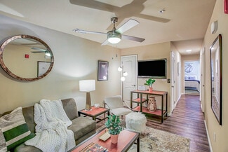 1051 Red Mile Rd, Lexington, KY 40504