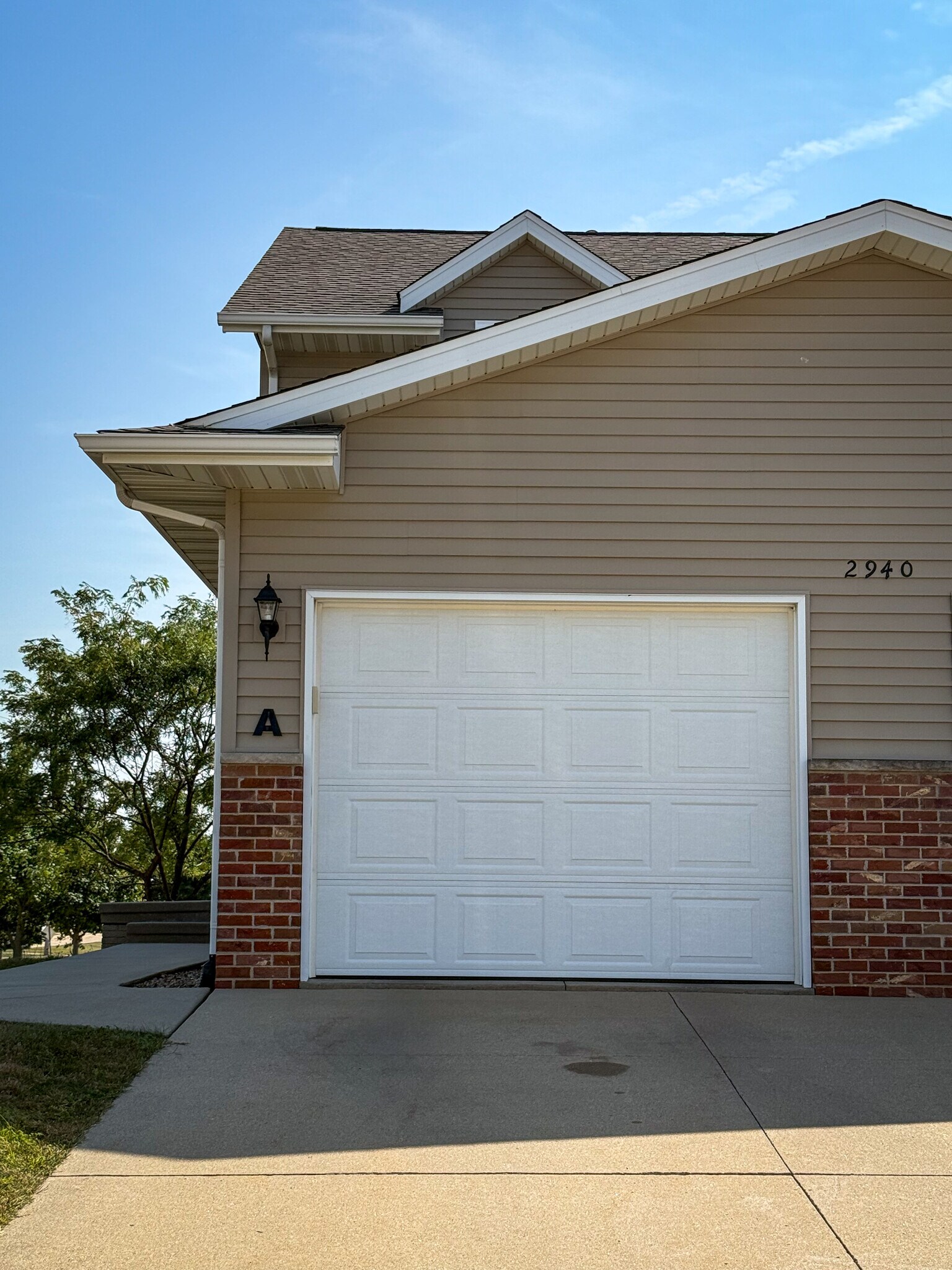 2940 Samuel Ct SW unit A, Cedar Rapids, IA 52404 - photo 1