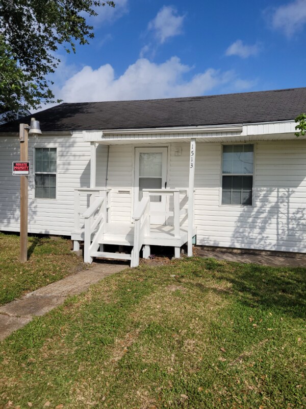 1513 W Procter St, Port Arthur, TX 77640