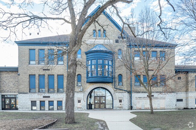 The entrance to Washington Elementary School welcomes everyone through its dooors.